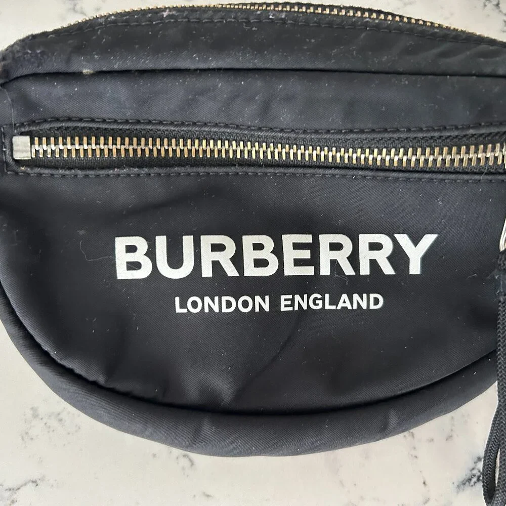 🤎 ♥️ 🖤 Burberry Black Bum Bag / Belt Bag - Picture 2 of 9